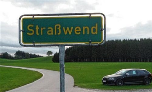 Die Straße macht eine Kurve, was nicht heißt, ob man dann im weiteren Verlauf wenden muss. Und: Der Ortsname hat eigentlich nichts mit der Straße zu tun.Foto Höfer