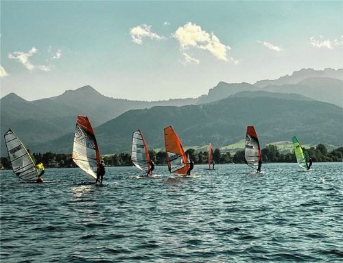 Die Windsurfer beim Bundesligafinale der Raceboardsurfer am Chiemsee. Foto Hans-Jürgen Ziegler