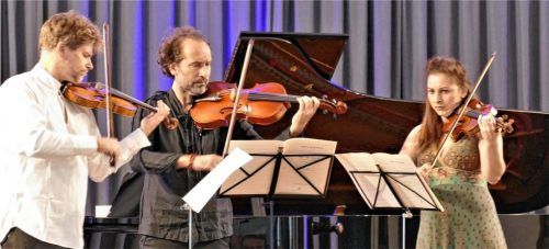 Ein Streichtrio spielt Beethoven: (von links) Nicolas Dautricourt, Razvan Popovici und Alissa Margulis. Foto Janka