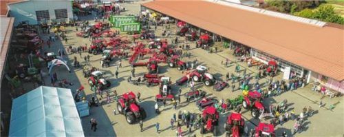 Ein Traum für Landmaschinen-Fans: die Josefi-Ausstellung auf dem Gelände der Eder GmbH in Tuntenhausen. Foto Eder