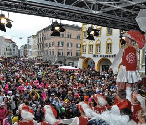 Faschingstrubel wie vor der Corona-Pandemie ist derzeit noch undenkbar. Dennoch soll es in der kommenden Saison Auftritte der Rosenheimer Garde geben. Foto City-Management