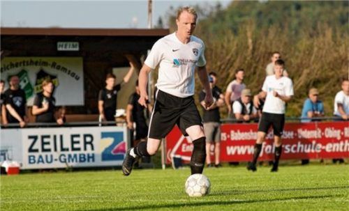 Gegen Freilassing kam Routinier Thomas Schaberl nach seiner Verletzung bereits wieder zu einem Kurzeinsatz. Foto Eschenfelder