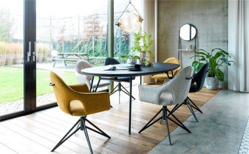 Gelb und Grau sind auch bei Stuhlbezügen eine stimmige Farbwahl. Foto djd/www.xooon.de