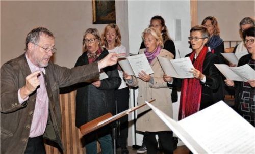 Hochengagiert sang der Kammerchor Rosenheim, geleitet von Konrad Heimbeck. Fotos Janka
