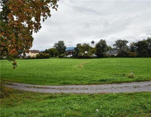 Im Oberwöhrer Baugebiet „Krainstraße Nordwest“ soll eine neue Stichstraße künftig den Namen „Mangfallau“tragen. Foto Schlecker