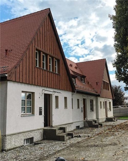 Im Reihenhaus mit der Nummer 11 gibt es drei Wohnungen, alle haben einen kleinen Garten. Fotos Weinzierl