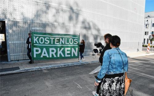 In einem Video für das Online-Nachschlagewerk Mobilikon wird unter anderem das Rosenheimer Fahrradparkhaus abgelichtet. Foto Schlecker