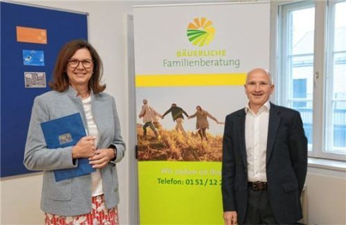 Landtagspräsidentin Ilse Aigner und Peter Bartlechner, der Leiter der Beratungsstelle.Foto re