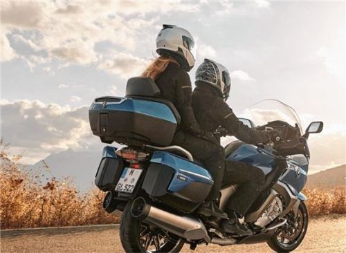 Mit einem Tagfahr- und adaptivem Kurvenlicht: BMW K 1600 B. Foto Autoren-Union Mobilität/BMW