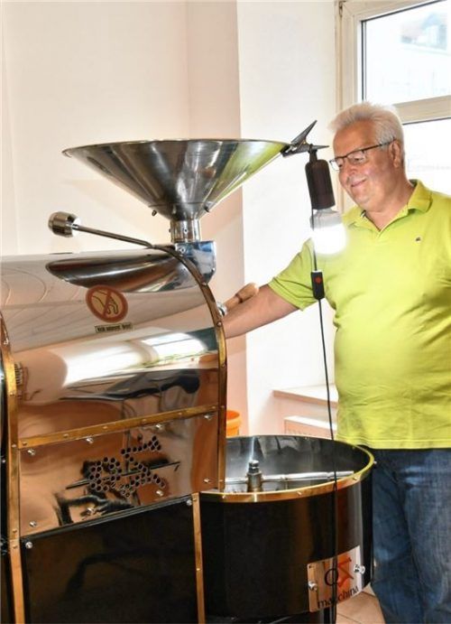 Möchte, dass der Kaffee stimmig schmeckt: Günter Kolla von der Rösterei „Kolla Kaffee“. Foto Schlecker