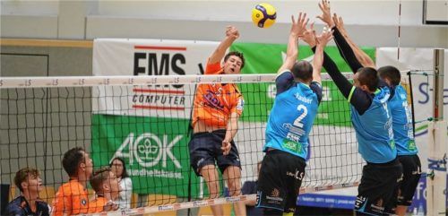 Neuzugang Laurenz Welsch (im Angriff) hat sich als Annahmespieler und Angreifer gut ins Team der Mühldorfer eingefügt.Foto Fabian Bartsch