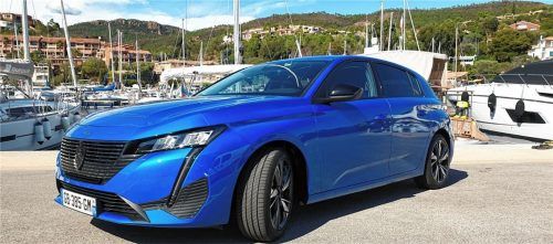 Peugeot hat dem Modell 308 moderne Optik, digitale Ausstattung und neue Hybrid-Motoren mit auf die Fahrt gegeben. Foto Sohnemann