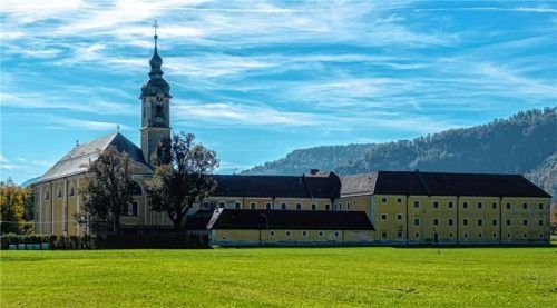 Platz für Vereine und Standesamt? Die Nutzung des Klosters Reisach in Oberaudorf wurde in der Gemeinderatssitzung diskutiert. Foto Thomae