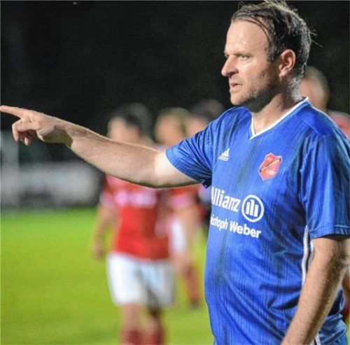 Spielertrainer Matthias Linnemann und der SV Söllhuben spielen bislang eine bärenstarke Runde.Foto Franz Ruprecht