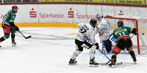 Verteidiger-Tore Teil 1: Max Vollmayer (links) bei seinem ersten Treffer zum 2:1. Foto Ziegler