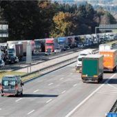 Blockabfertigung sorgt für Mega-Stau