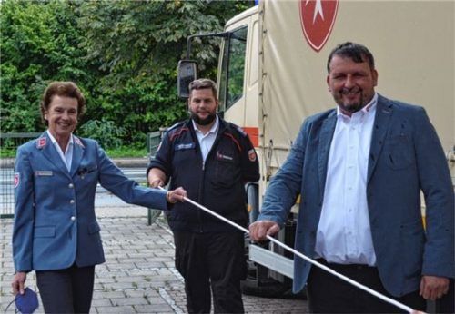 Ziehen an einem Strang: (von links) Stephanie Freifrau von Freyberg, kommissarische Stadt- und Kreisbeauftragte der Rosenheimer Malteser und Diözesanleiterin, Kevin Braun, der Leiter der Einsatzdienste, und der neue Kreisgeschäftsführer der Malteser Rosenheim-Miesbach, Tobias Offermann. Foto Schmitz/Malteser