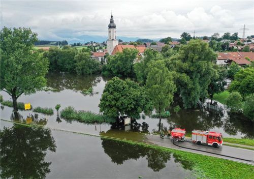 2020 ging das Mösl, der Pruttinger Dorfweiher, bei einem heftigen Regenguss über. Dort sammelt sich das Wasser wie am Stöpsel der Badewanne. Foto re