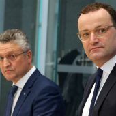 Kostenlose Tests und mehr Geld für Ärzte als Impfbeschleuniger