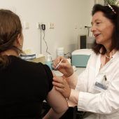 Eine Impfskeptikerin fragt – Experten antworten