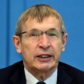 Spahn verteidigt Deckelung von Biontech-Dosen