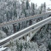 Freie Fahrt über die Brücke der Superlative