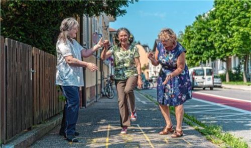 „Älterwerden, na und!?“ Der Titel des Kalenders passt perfekt zum Juni-Blatt.
