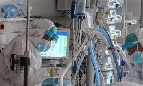 Alle Intensivbetten belegt: Die Lage auf der Covid-Intensivstation in Rosenheim ist angespannt.Foto Hadersbeck