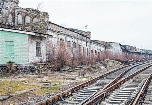 Auch auf stillgelegten Bahnhöfen kann neuer Wohnraum entstehen. Eine kreative Umnutzung von brachliegenden Flächen spart dabei oft Kosten und sorgt so für günstigen Wohnraum. Foto nikuwka / Panthermedia