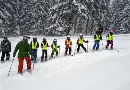 Auch für die Kleinen geht es wieder auf die Piste.Foto re