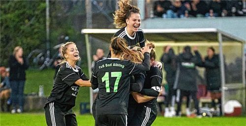 Bad Aiblinger Jubel nach dem 1:0-Führungstreffer von Theresa Eder. Archivfoto Dirk Habermann