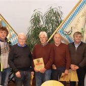 Krieger- und Soldatenkameradschaft Aschau ehrt treue Mitglieder