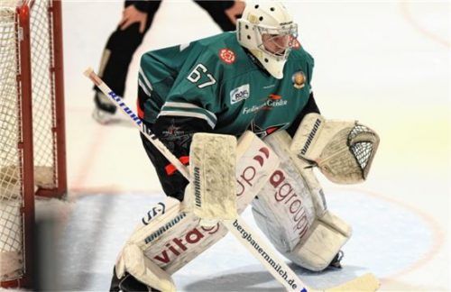 Christopher Kolarz blieb erstmals in einem Oberliga-Punktspiel für die Starbulls ohne Gegentreffer.Foto Hans-Jürgen Ziegler