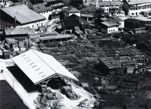 Das alte Sägewerk aus dem frühen 20. Jahrhundert stand bis 1978 mitten im Dorf.