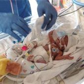 Elli-Lou liebt Erdbeeren – und das Leben