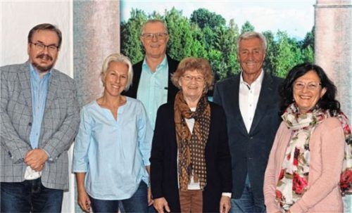 Das Vorstandsteam: (von links) Michael Krombholz, Kerstin Pöppel, Siegfried Kress, Maria Knott-Klausner, Udo Satzger und Ingrid Meindl-WinklerFoto re
