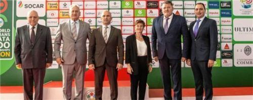 Denis Weisser vom TuS Bad Aibling (Dritter von links) war mit weiteren Funktionären für die Veranstaltung verantwortlich. Foto  privat