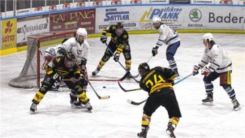 Der Bad Aiblinger Lucas Wimmer beim Schuss aufs Pfrontener Tor. Foto Stefan Hadersbeck