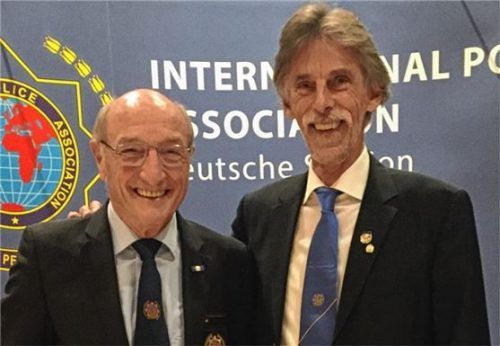 Der neue Verbindungsstellenleiter Rüdiger Thust (rechts) mit Sekretär und Amtsvorgänger Hermann König. Foto re