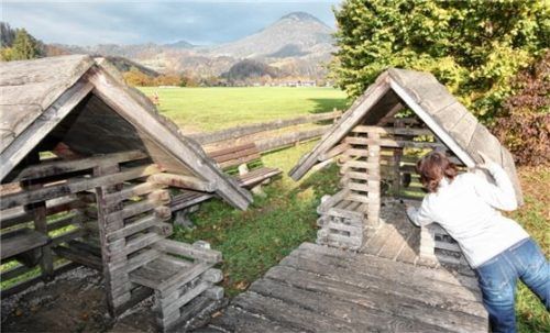 Der Spielplatz im Oberaudorfer Kurpark ist in die Jahre gekommen. Er soll nun erneuert werden. Foto Schmidt