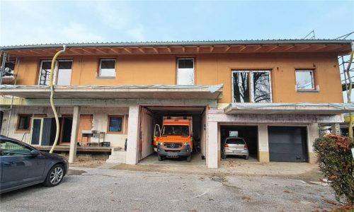 Die Eggstätter Zentrale ist noch eine Baustelle: Corona hatte zwischenzeitlich für Verzögerungen gesorgt. In etwa sechs Wochen soll aber alles hergerichtet sein. Foto Ammelburger