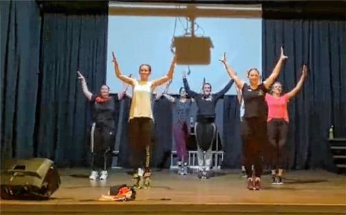 Die Faschingsgilde Prutting hatte seit Monaten fleißig trainiert. Nun wird es für die meisten Garden wohl keine Auftritte geben. Die närrische Zeit 2021/22 fällt wegen Corona aus. Foto re