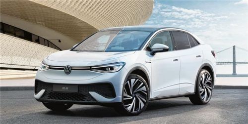 Die Kreativen in Wolfsburg schufen eine fließende Coupé-Silhouette. Foto Autoren-Union Mobilität/Volkswagen