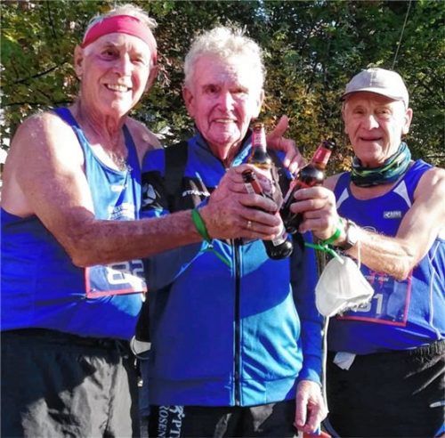 Die neuen deutschen Rekordhalter im Zehn-Kilometer-Mannschaftslauf: Konrad Dangl, Hans Schineis und Karl Scheuring (von links).Foto Ludwig Stuffer