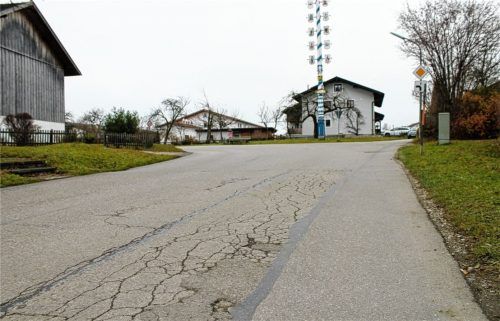 Die Ortsmitte von Tattenhausen soll verschönert werden. Und zwar oberhalb und unterhalb der Straßendecke. Foto Heinz