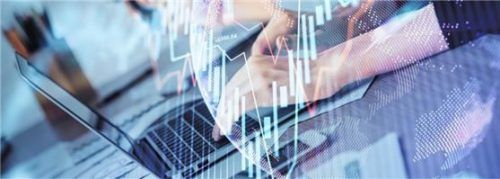Die Wirtschaftsschule treibt die Nutzung digitaler Medien voran. Foto adobe stock/peshkova