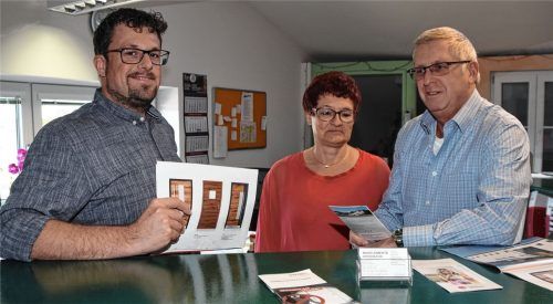 Ein echter Familienbetrieb: die beiden Geschäftsführer Sebastian (links) und Dieter Herrmann mit Irmgard Herrmann.

Fotos Ruprecht