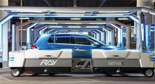 Ein Fahrzeug fürs Auto: Das fahrerlose Transportfahrzeug „Ray“ am Düsseldorfer Airport hat Serva entwickelt. Foto dpa