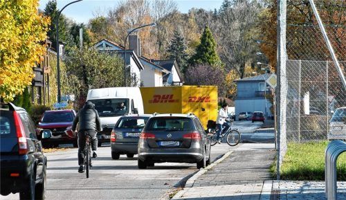 Eine Maßnahme, die zeitnah angegangen werden sollte, ist die Situation in der Pernauerstraße zwischen Ebersberger und Erlenaustraße. Diplom-Geograf Paul Bickelbacher schlägt für diesen Abschnitt die Errichtung einer Fahrradstraße vor. Foto Schlecker