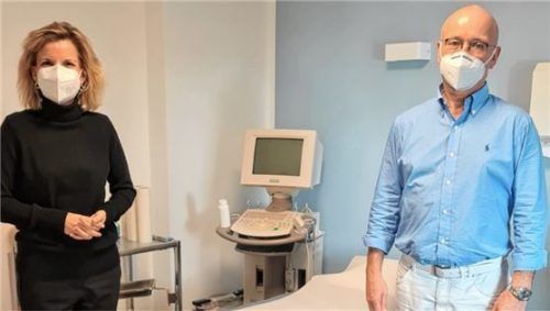Fordern die Wiedereinführung kostenloser Corona-Tests: CSU-Bundestagsabgeordnete Daniela Ludwig und der Rosenheimer Hausarzt Dr. Peter Schweiger. Foto re